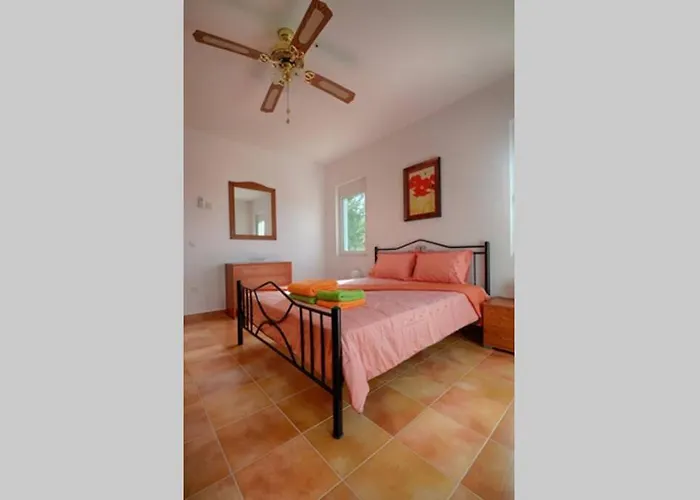 Elia With Pool, Yurt And Sea Views