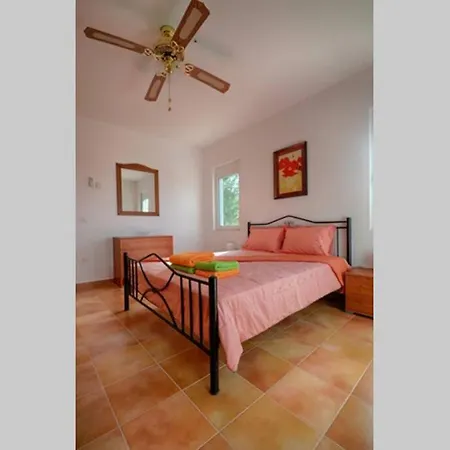 Elia With Pool, Yurt And Sea Views