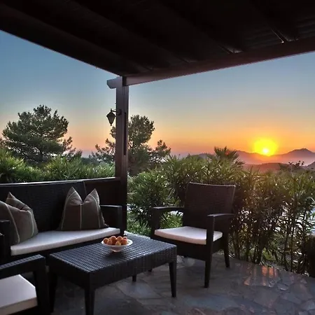 Elia With Pool, Yurt And Sea Views