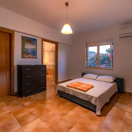 Elia With Pool, Yurt And Sea Views