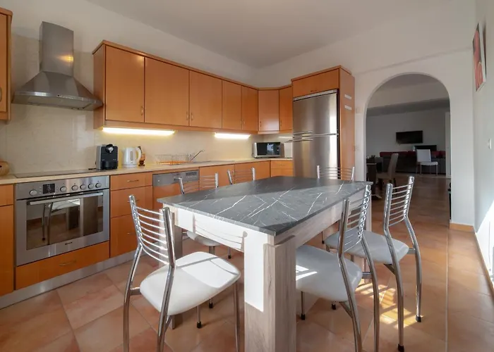 Villa Elia With Pool, Yurt And Sea Views