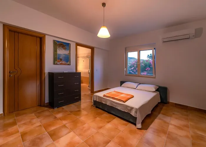 Elia With Pool, Yurt And Sea Views