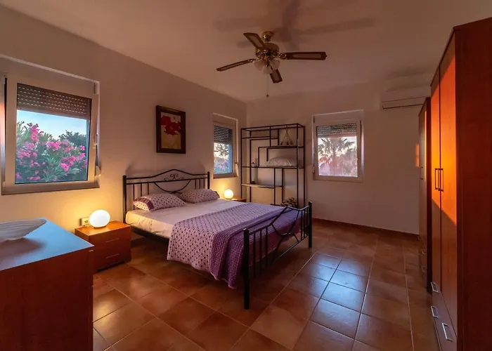 Elia With Pool, Yurt And Sea Views 빌라 *